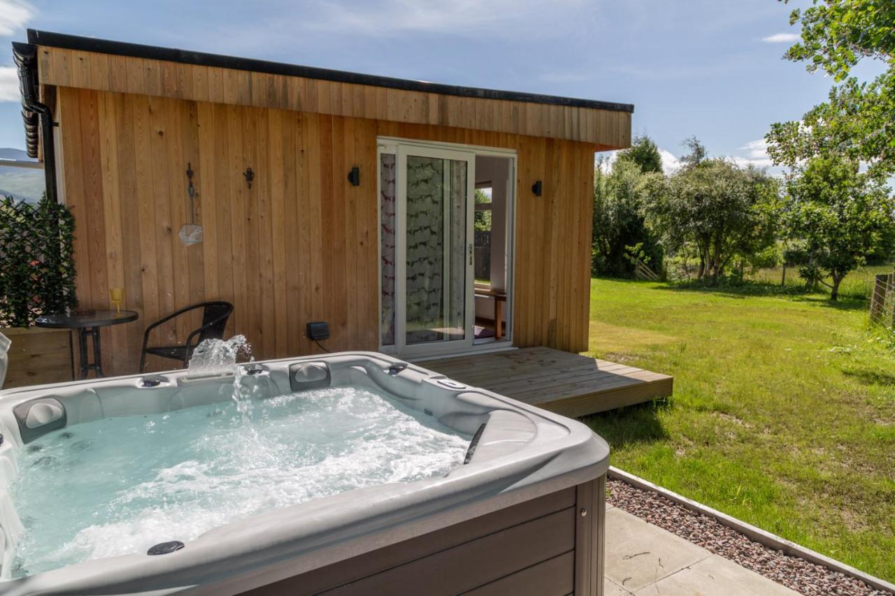 Allt Mor Rentals - Chalet With Hot Tub, And Studio Apartment No Hot Tub Roybridge Kültér fotó